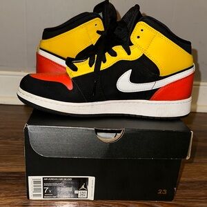 Nike Air Jordan 1 Mid SE (GS) - Black Amarilla Team Orange (2019 Release)